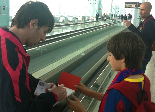 En Pol va poder aconseguir l'autgraf del seu dol Leo Messi.
