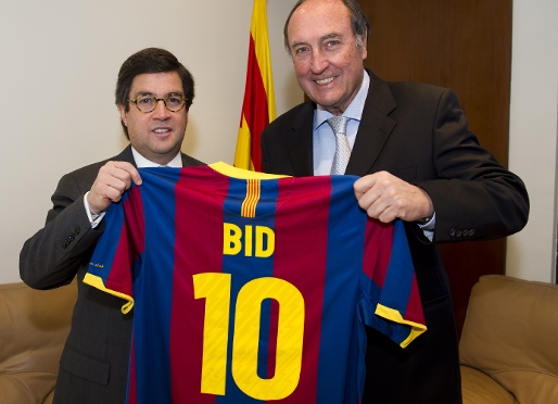 Luis Alberto Moreno, president del Banc Interameric de Desenvolupament (BID) amb Ramon Pont, vicepresident primer de la Fundaci FC Barcelona. Foto: lex Caparrs / FCB