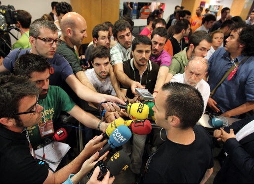 Iniesta, atenent els mitjans informatius aquest dilluns. Fotos: Miguel Ruiz-FCB