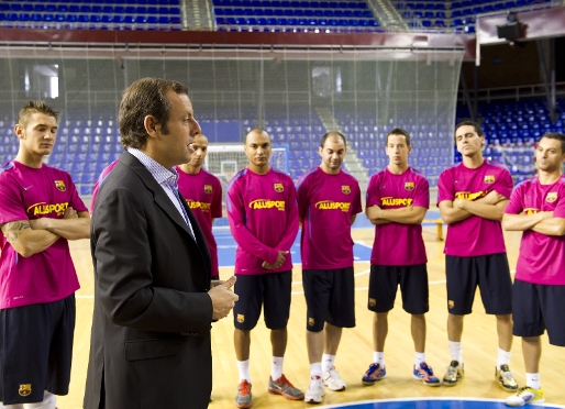 Rosell adreçant-se als tècnics i jugadors del Barça Alusport. Fotos: Àlex Caparrós - FCB.