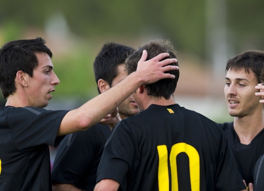 Isaac Cuenca i Mart Riverola, entre d'altres, celebren un gol contra l'Escala. Fotos: lex Caparrs/FCB