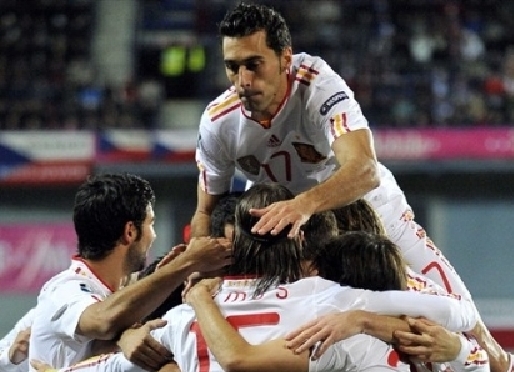 Els jugadors de la selecci espanyola celebrant el gol de Mata. Foto: www.rfef.com
