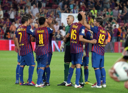 Els jugadors del primer equip celebrant la golejada del passat dissabte davant Osasuna. Foto: Miguel Ruiz
