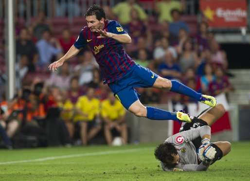 Messi marca su gol 101 frente el Villareal en el Camp Nou. Foto: Àlex Caparrós. FCB