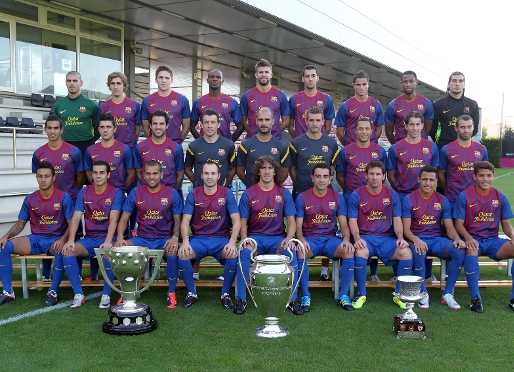 24 jugadores en la fotografía oficial. Fotos: Miguel Ruiz-FCB