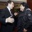 El argentino habla con el presidente del Bara, Joan Laporta.