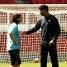 Frank Rijkaard hablando con Leo Messi.