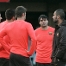 Guardiola parlant amb els jugadors del filial, Crcoles, Verds, Vctor Vzquez i Xavi Torres.