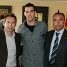 El jugador, amb vicepresident esportiu, Rafael Yuste, i el director esportiu, Txiki Begiristain.