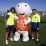 Puyol i Xavi, amb la mascota del Mundial d'Atletisme 2010 que es far a Barcelona. (Foto: Miguel Ruiz - FCB)