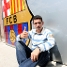 Jordi Sánchez saluda al lado del escudo del Barça.
